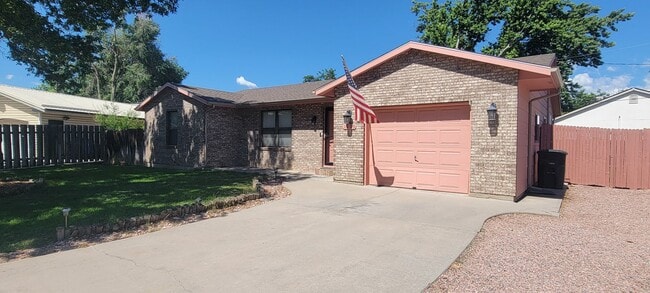 Building Photo - 3 bedroom 2 bath home