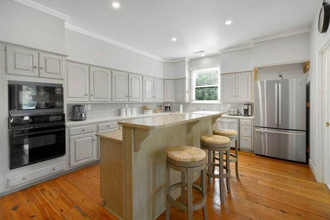 Building Photo - 125 Brandon Way