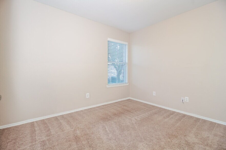 Building Photo - 310 Ohara