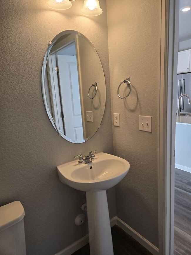 Building Photo - Evolve Real Estate: Spacious 3 Bed 2.5 bath Townhouse with Attached 2 Car Garage AVAILABLE NOW!