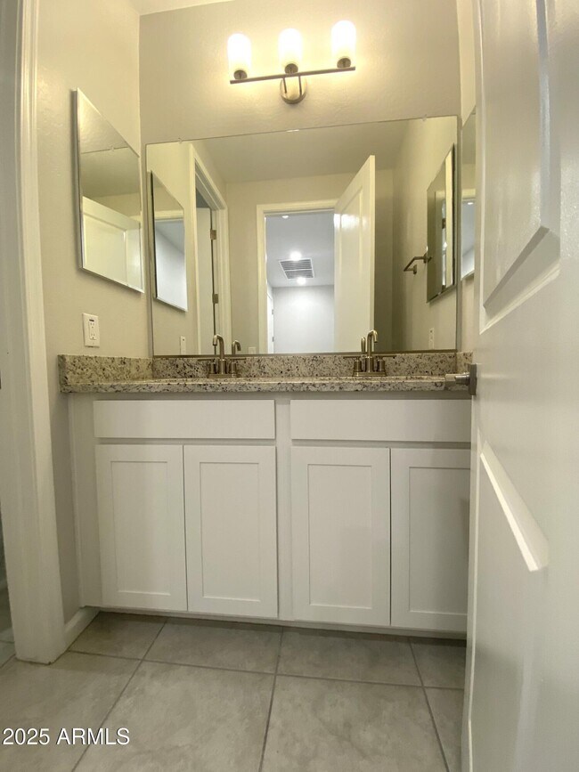 Building Photo - 24620 W Mohave St