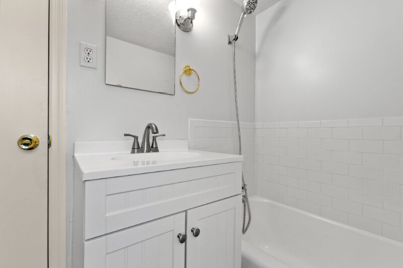 Building Photo - 1936 N Park Ave