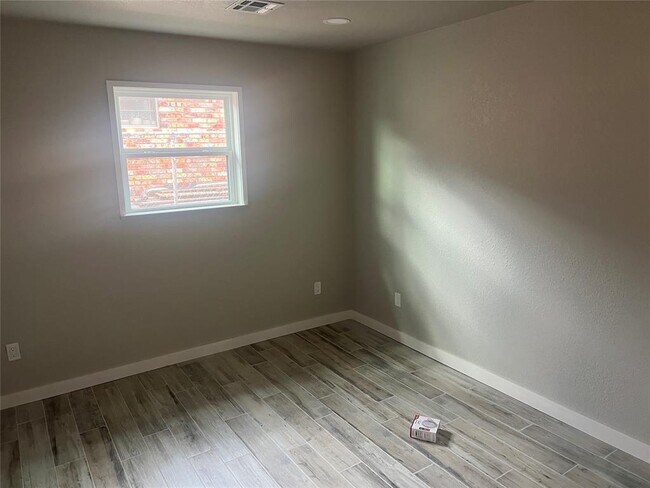Building Photo - 7020 Comanche Ave