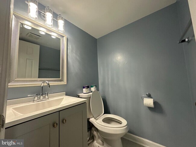 Building Photo - 8282 White Pine Dr