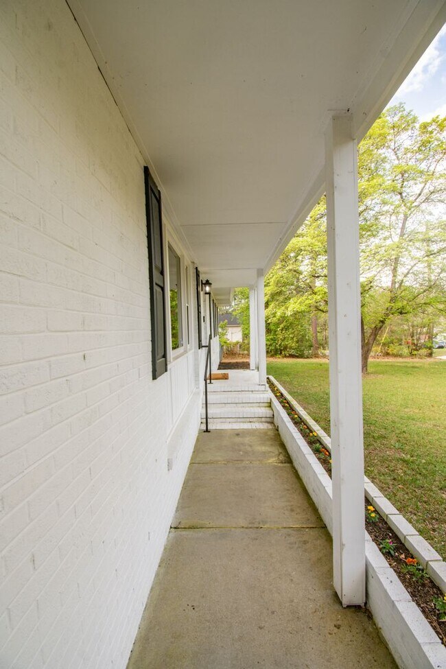 Building Photo - Coming Soon! 4 Bedroom 2 Bathroom Home: Pets Okay!