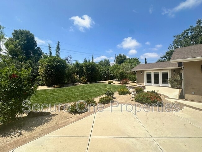 Building Photo - 1695 Berkshire Dr