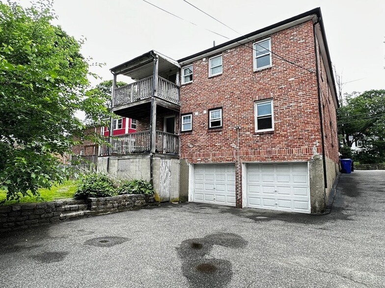 Building Photo - 27 Heath St