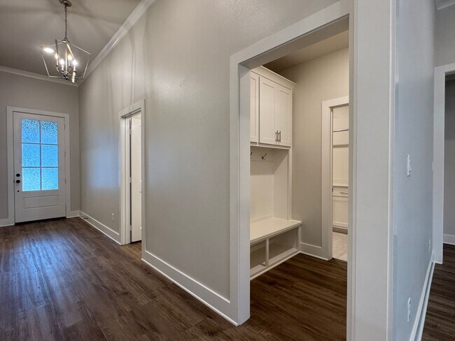 Building Photo - 7069 Hillside Ave