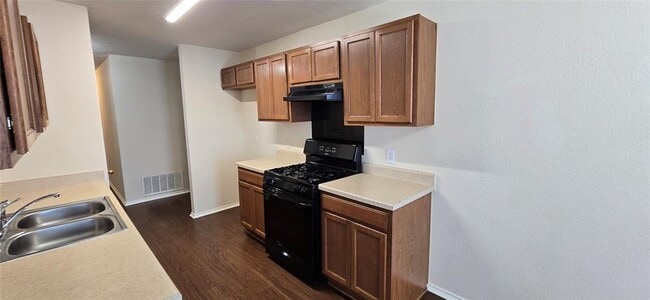 Building Photo - 911 Remington Dr
