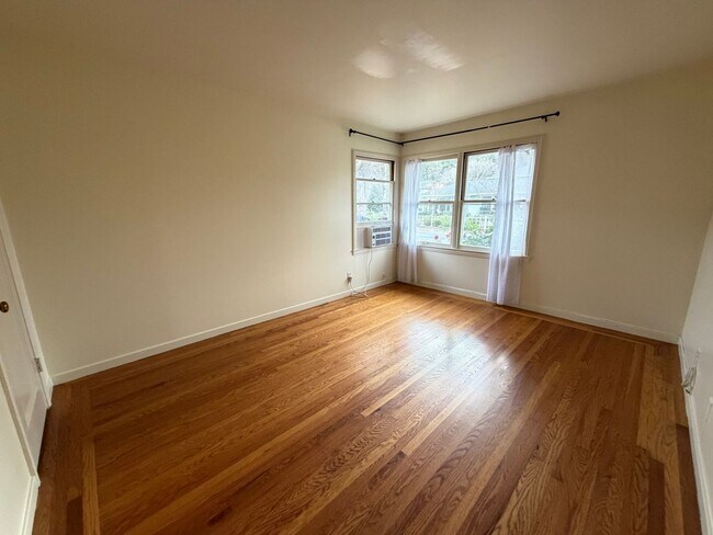 Building Photo - 1044-1048 Marcussen Drive