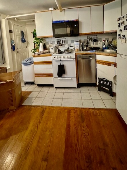 Primary Photo - 21 Irving St