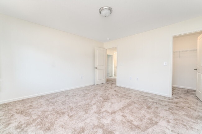 Building Photo - 3662 Foxton Dr