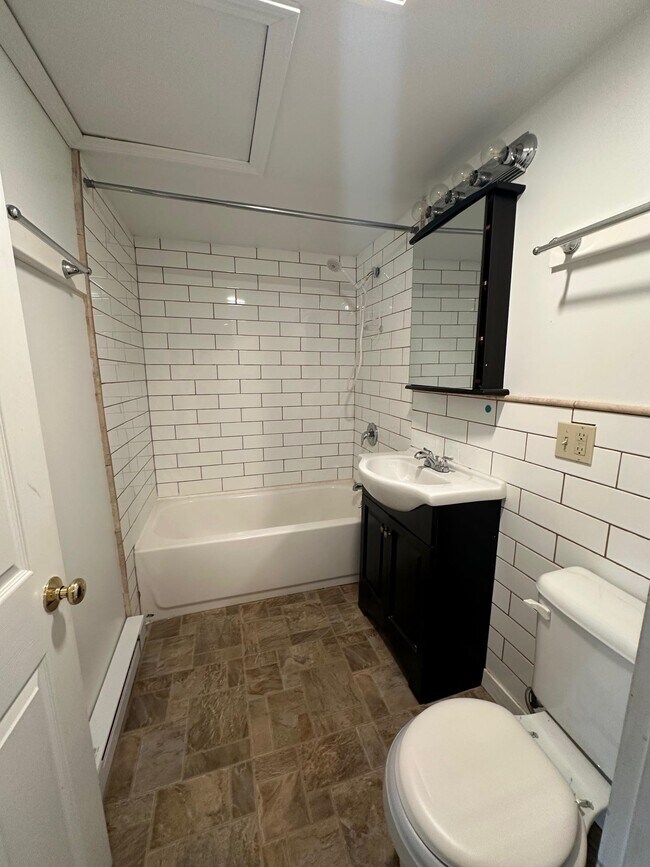 Building Photo - 23 Ashuelot St