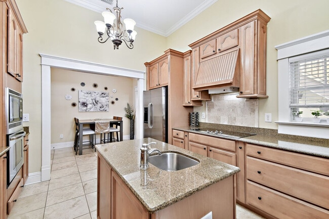 Building Photo - 509 S Willow Ave