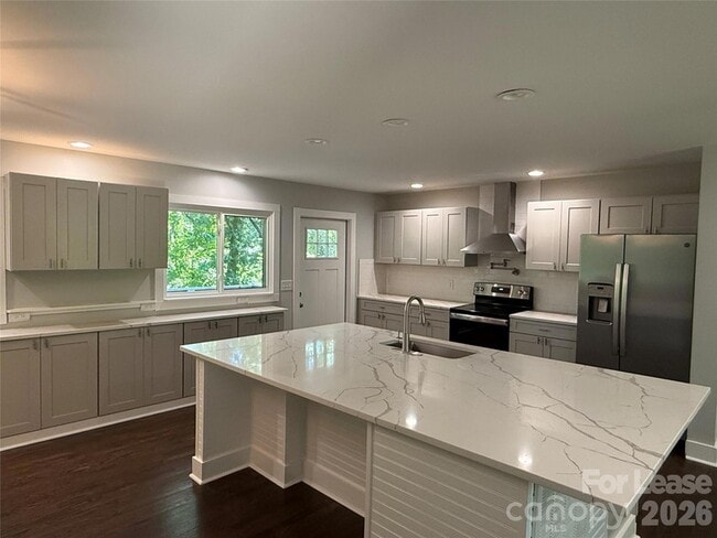 Building Photo - 200 Sherwood Dr
