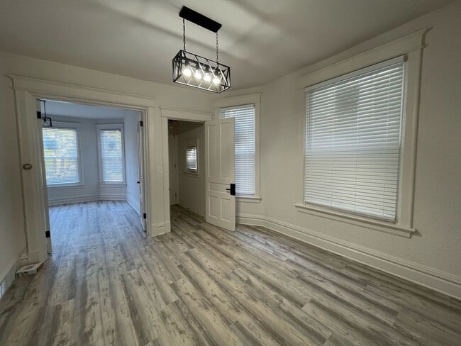 Building Photo - Remodeled Eastside Lower Duplex 4 Bed/1 Bath