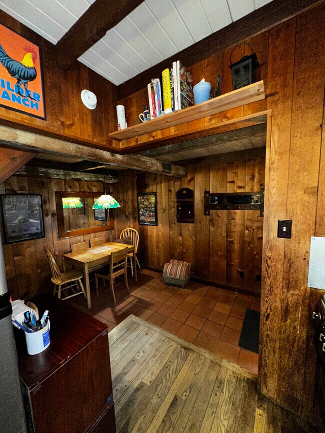 Building Photo - 2861 S Palisades Ave