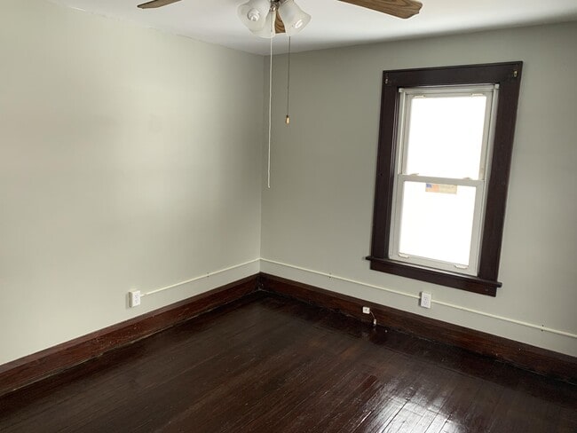 Building Photo - 1259 E Pershing St