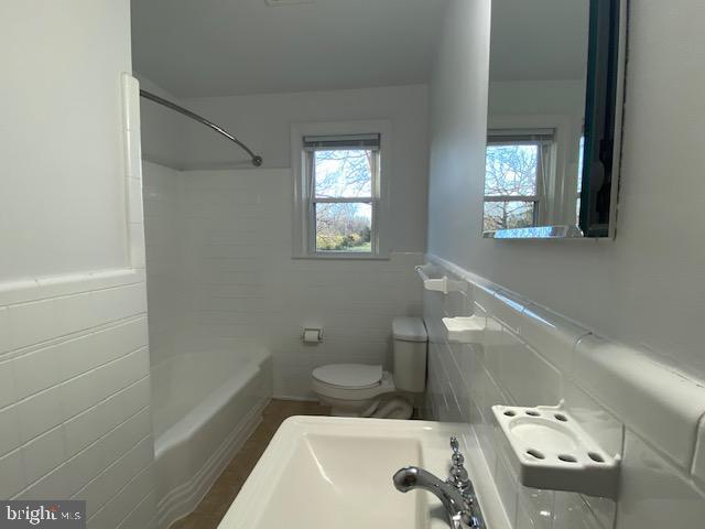 Building Photo - 17 Summerville Rd