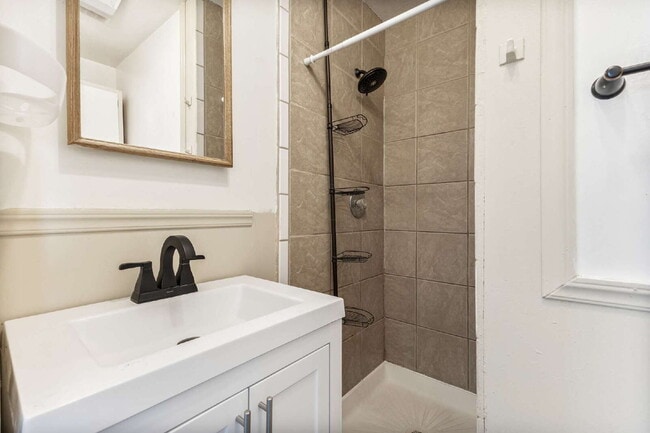 Building Photo - Cozy One bedroom in Great Ogden Location!