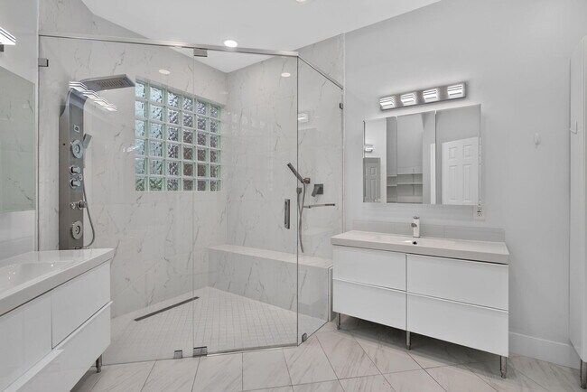 Building Photo - 7087 NW 78th Pl