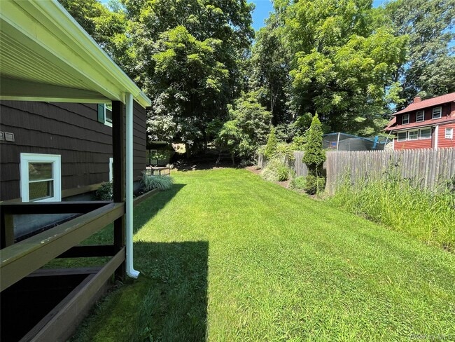 Building Photo - 328 E Broadway