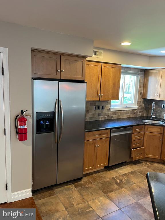 Building Photo - 511 Chanticleer