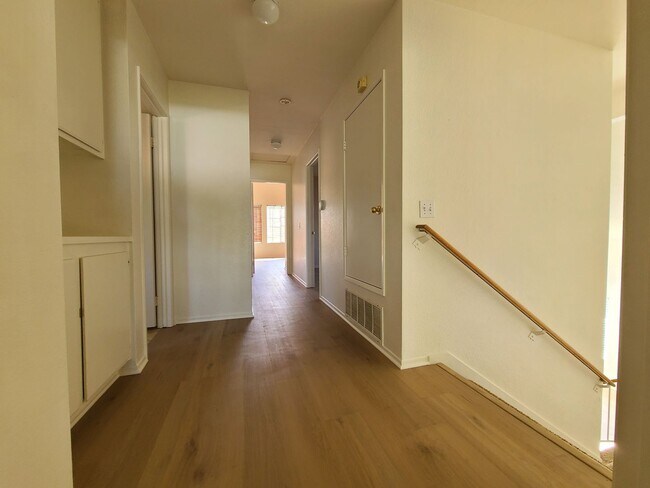 Building Photo - Two-Story 4-Bedroom Home in San Bernardino!