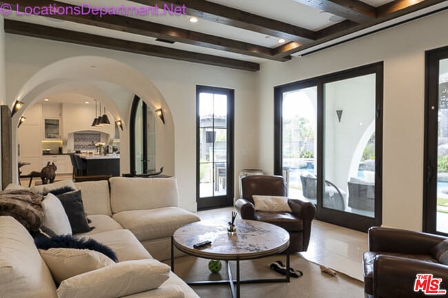 Building Photo - 5861 Ridgebrook Dr