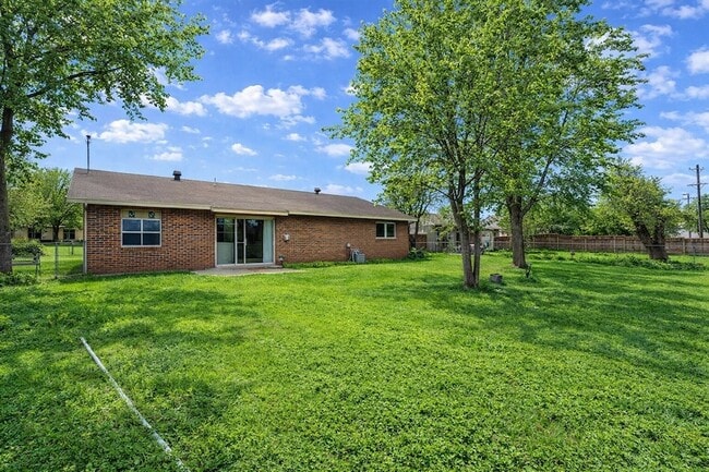 Building Photo - 130 Astoria Dr