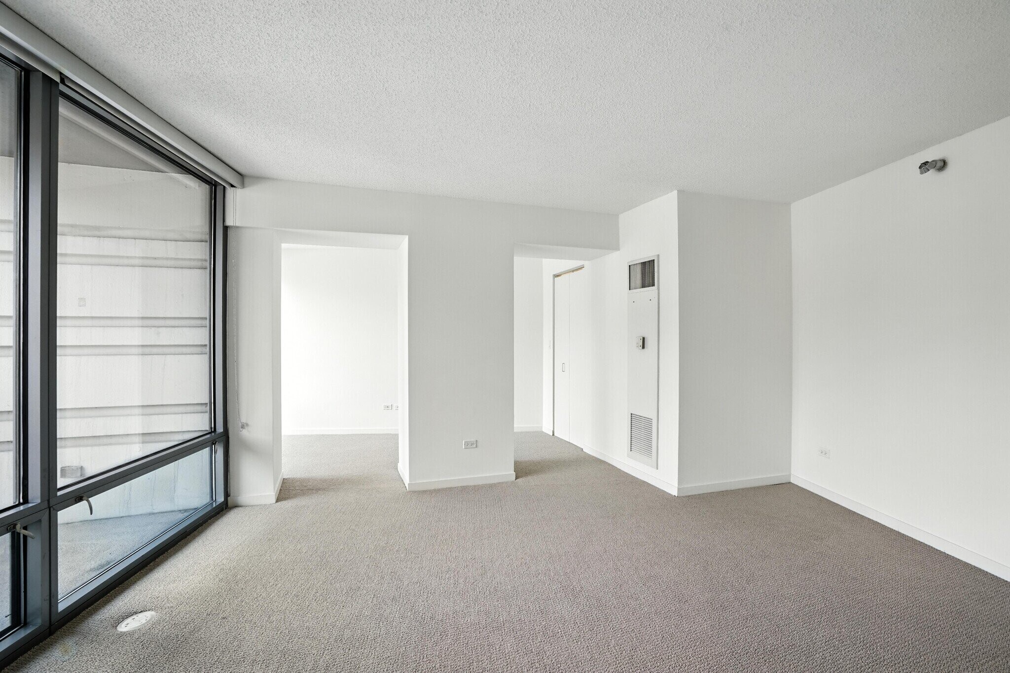 Building Photo - 540 N Kingsbury St