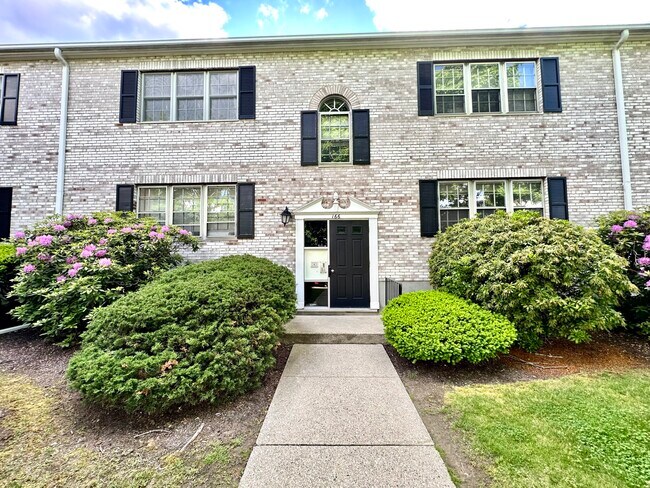 Building Photo - 166 Lake Shore Rd