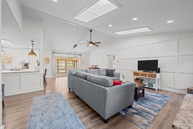 Building Photo - 6115 Gondolier Dr