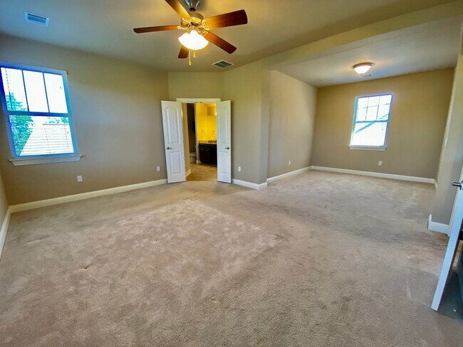 Building Photo - 3 Bedroom 2.5 Bathroom Detached Condo in South Austin!!