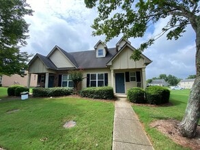 Building Photo - AVAILABLE AUGUST 2026!