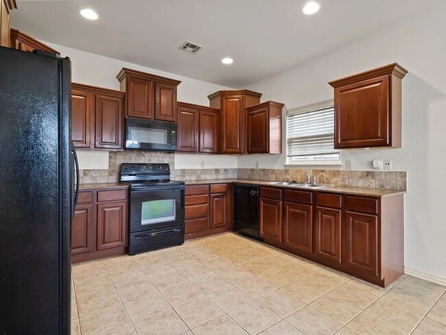 Building Photo - 1909 SW Elington St