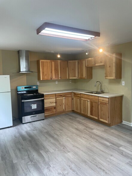 Primary Photo - 207 Gorham Ave