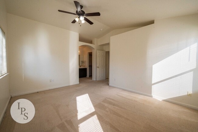 Building Photo - Kerman Westside Home, 3BR/2BA, Built 2004 - Lots of Amenities!