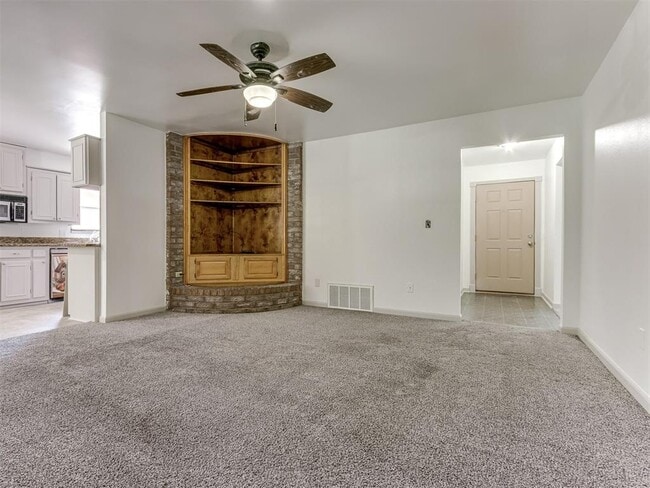 Building Photo - 616 Whispering Oak Rd