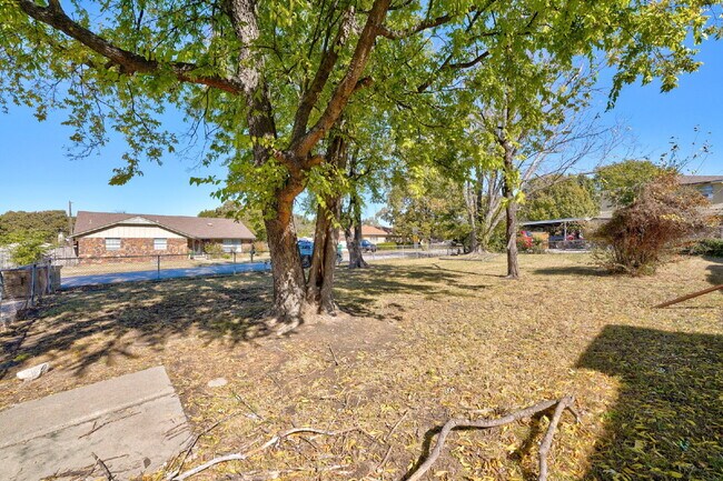 Building Photo - 1 Bedroom/1 Bathroom Available Now!