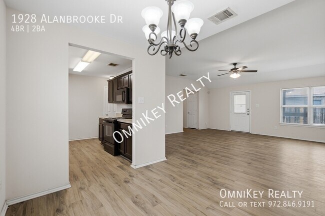 Building Photo - 1928 Alanbrooke Dr