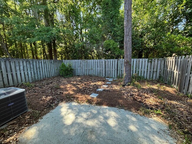 Building Photo - 3 Bed 2.5 Bath Town Home in Carleton Place ~ Students Welcome with Co-Signers!