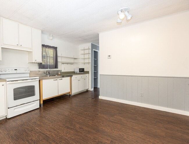 Building Photo - 2BR/2BA with Den Mobile Home on +/-5 Acres