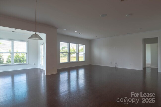Building Photo - 15747 Reynolds Dr