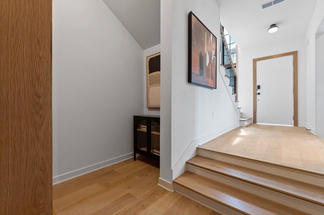 Building Photo - 537 E 19th St