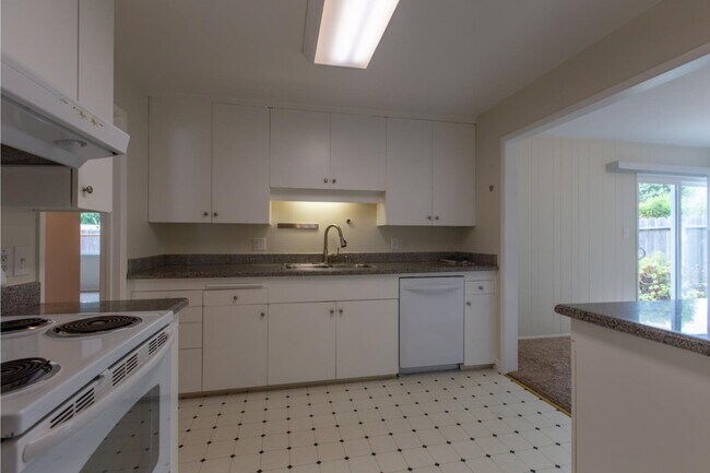 Building Photo - 1651 Rosita Rd