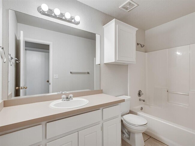 Building Photo - 949 N Windermere Dr
