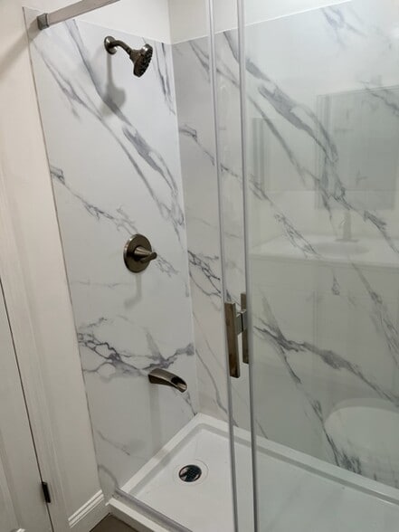 shower - 303 Hudson Ave