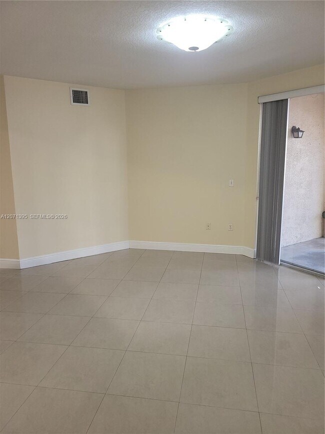 Building Photo - 2564 Centergate Dr