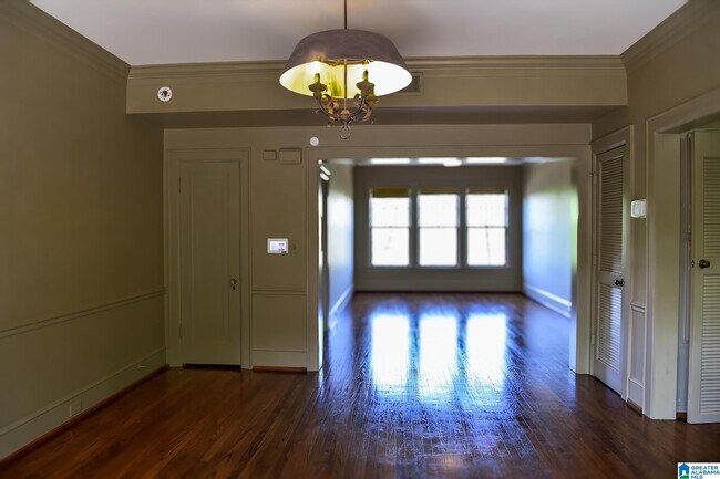 Building Photo - 3015 Highland Ave